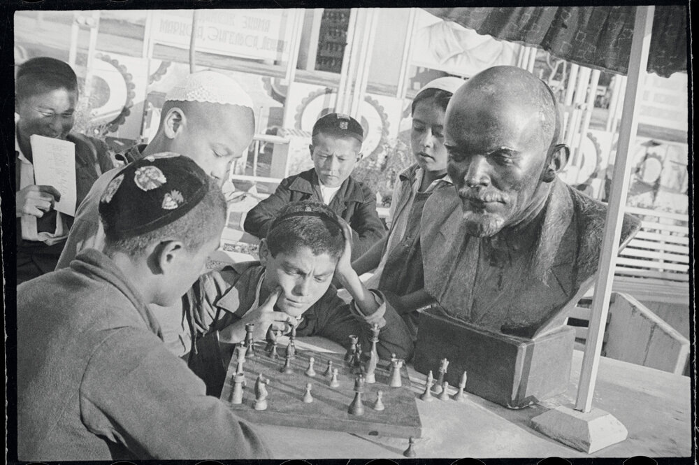 М. Пенсон "Дети играют в шахматы", 1940// фото из открытых источников интернет