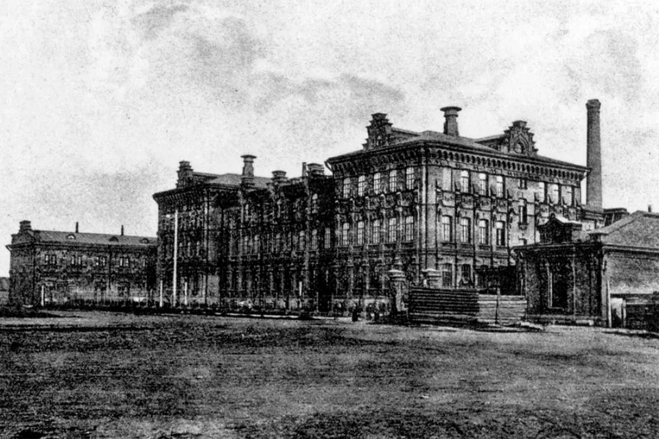 Красноярская винная монополия. Винная монополия красноярск. Здание винной монополии красноярск. Красноярск казенная винная монополия. Винная монополия красноярск.