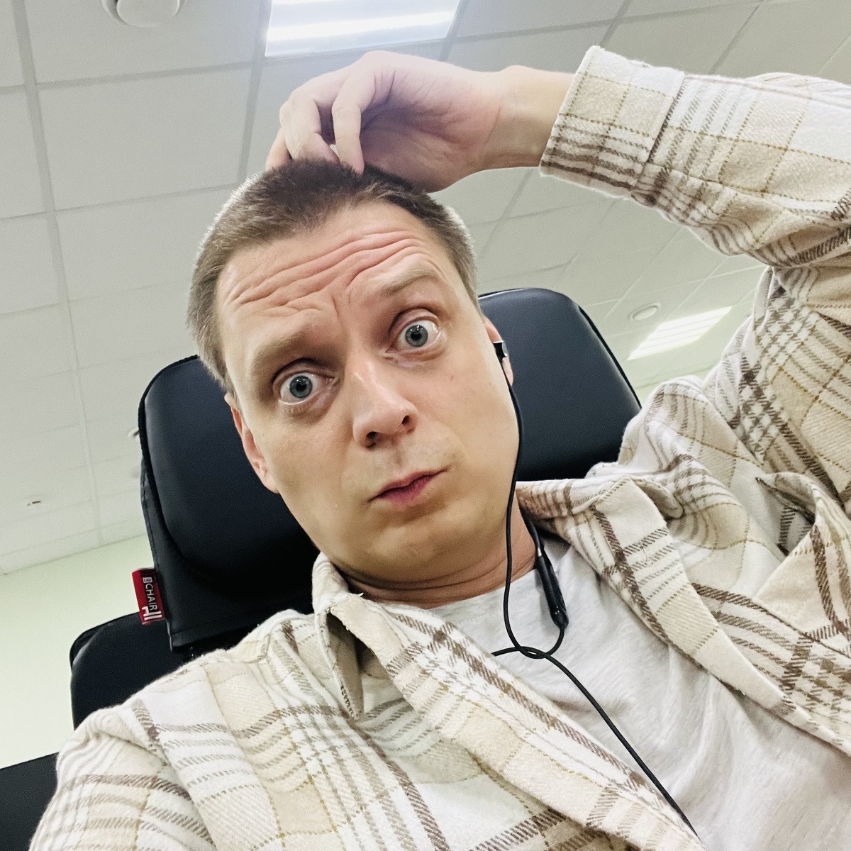 Начинаю вырывать волосы, а потом вспоминаю, что долгосрочник и успокаиваюсь. Есть время походить с волосами))