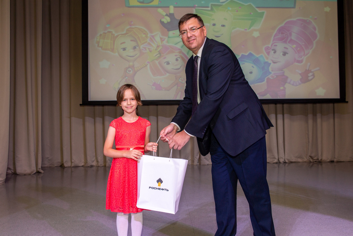  📷    Оренбургские нефтяники помогают подготовить детей к школе Белов Михаил Александрович