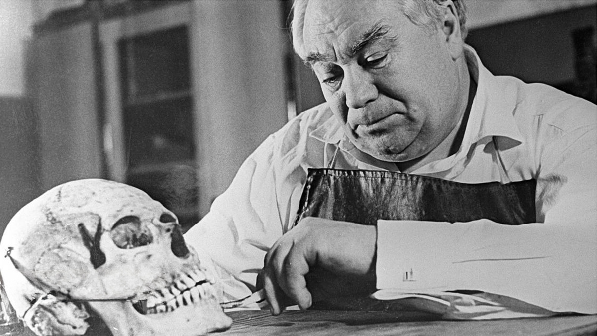 Михаил Михайлович Герасимов - советский физический антрополог, археолог и скульптор, доктор исторических наук, заслуженный деятель науки РСФСР. Автор методики восстановления внешнего облика человека на основе скелетных остатков - так называемого «метода Герасимова».