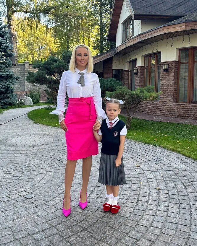Лера Кудрявцева опубликовала фото с дочерью