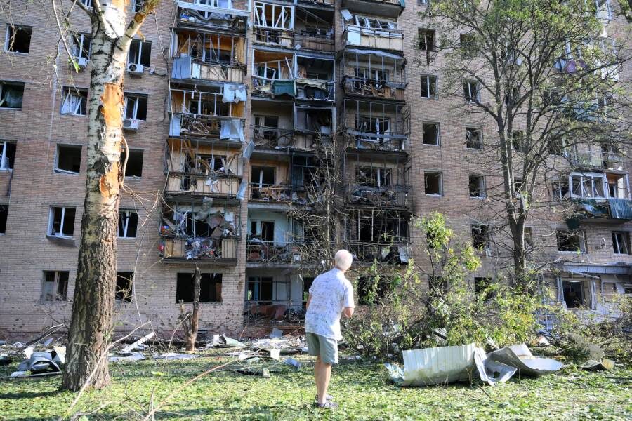 Последствия обстрела Курска. Фото: Илья Питалев / «РИА Новости»