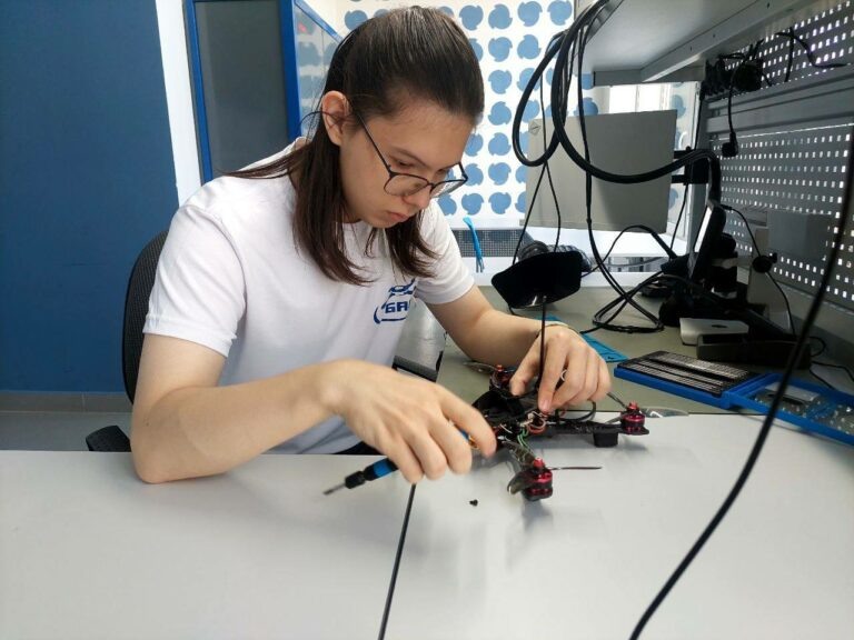    Денис Паслер: В Оренбуржье начнет работу Центр подготовки операторов беспилотных систем Марина Шарт