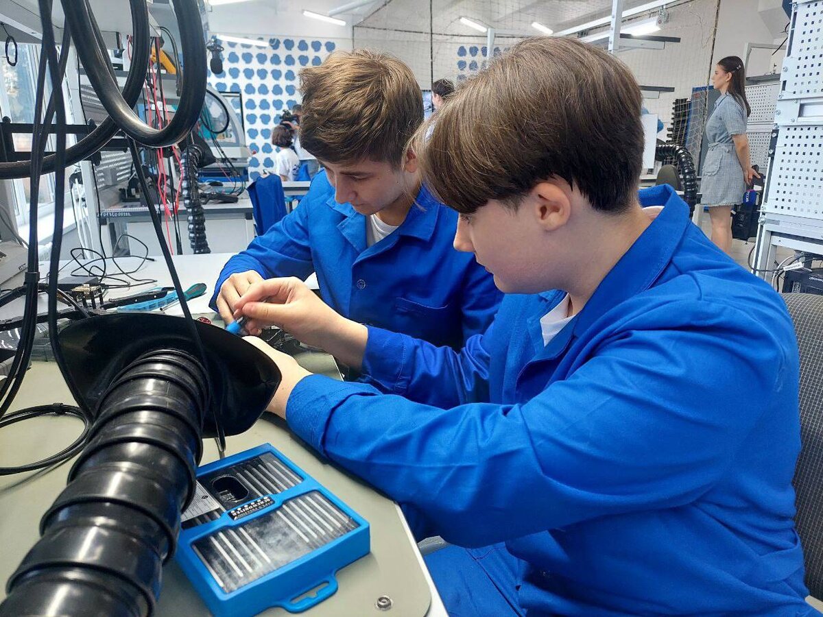  📷    Денис Паслер: В Оренбуржье начнет работу Центр подготовки операторов беспилотных систем Марина Шарт