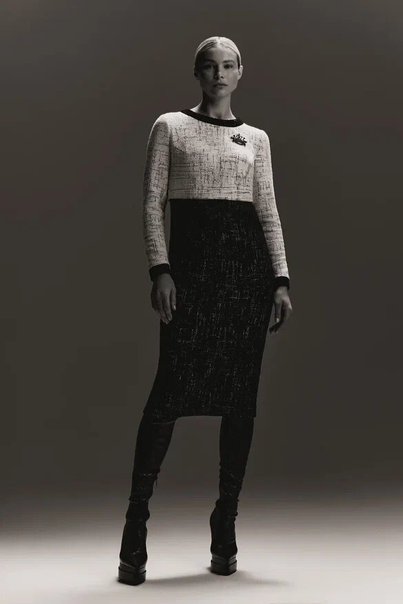 Платье с брошью "Корона"