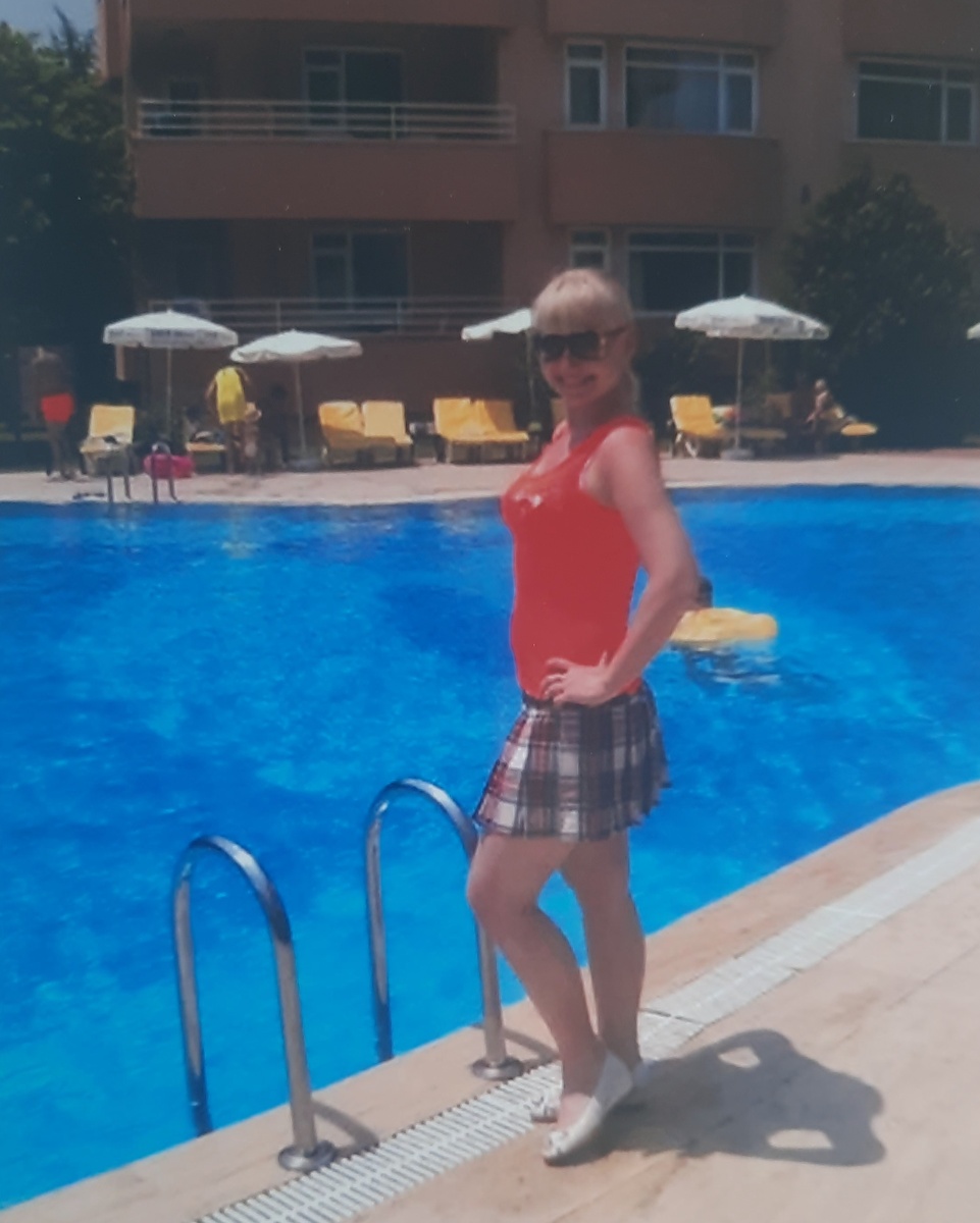 Напротив отеля 3*