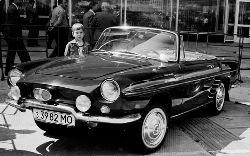 В Москве было как минимум два Renault Floride. Один вероятно тот, что в 1960‑м подарили Никите Хрущеву.