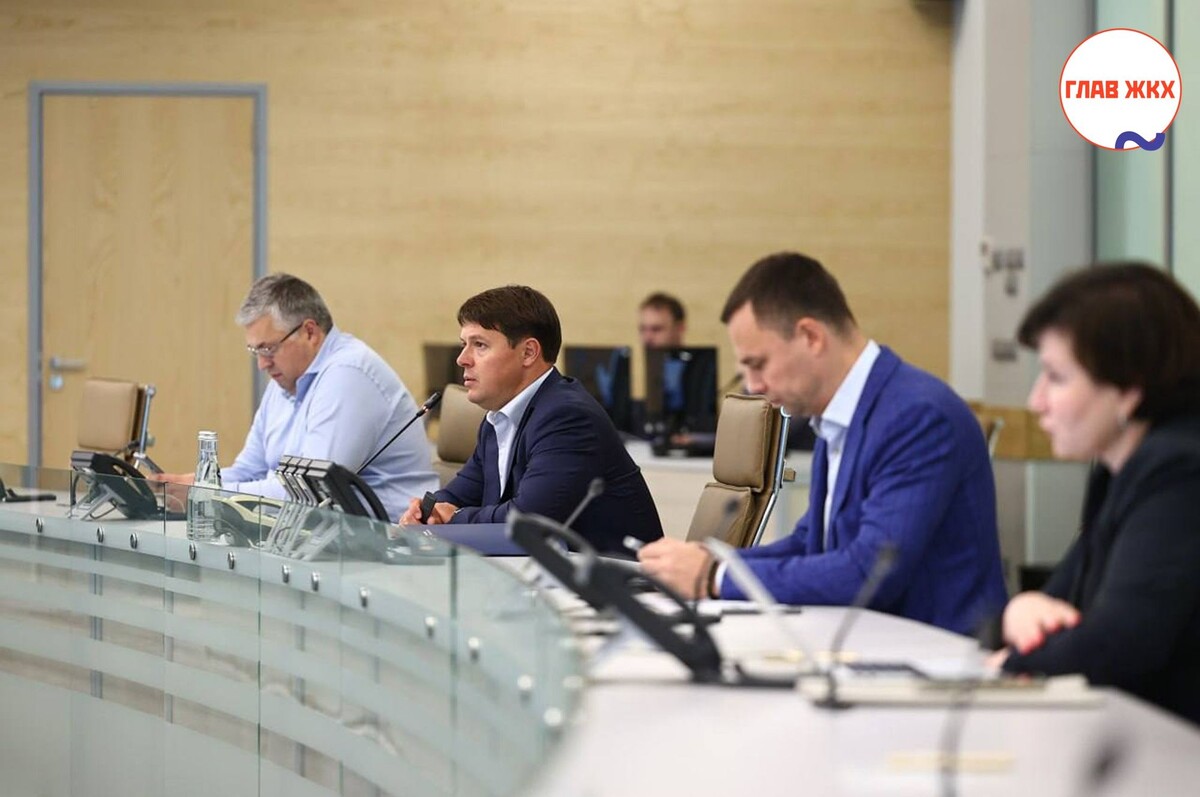 Главы городских округов Подмосковья обсудили ситуацию с запаркованностью во дворах 