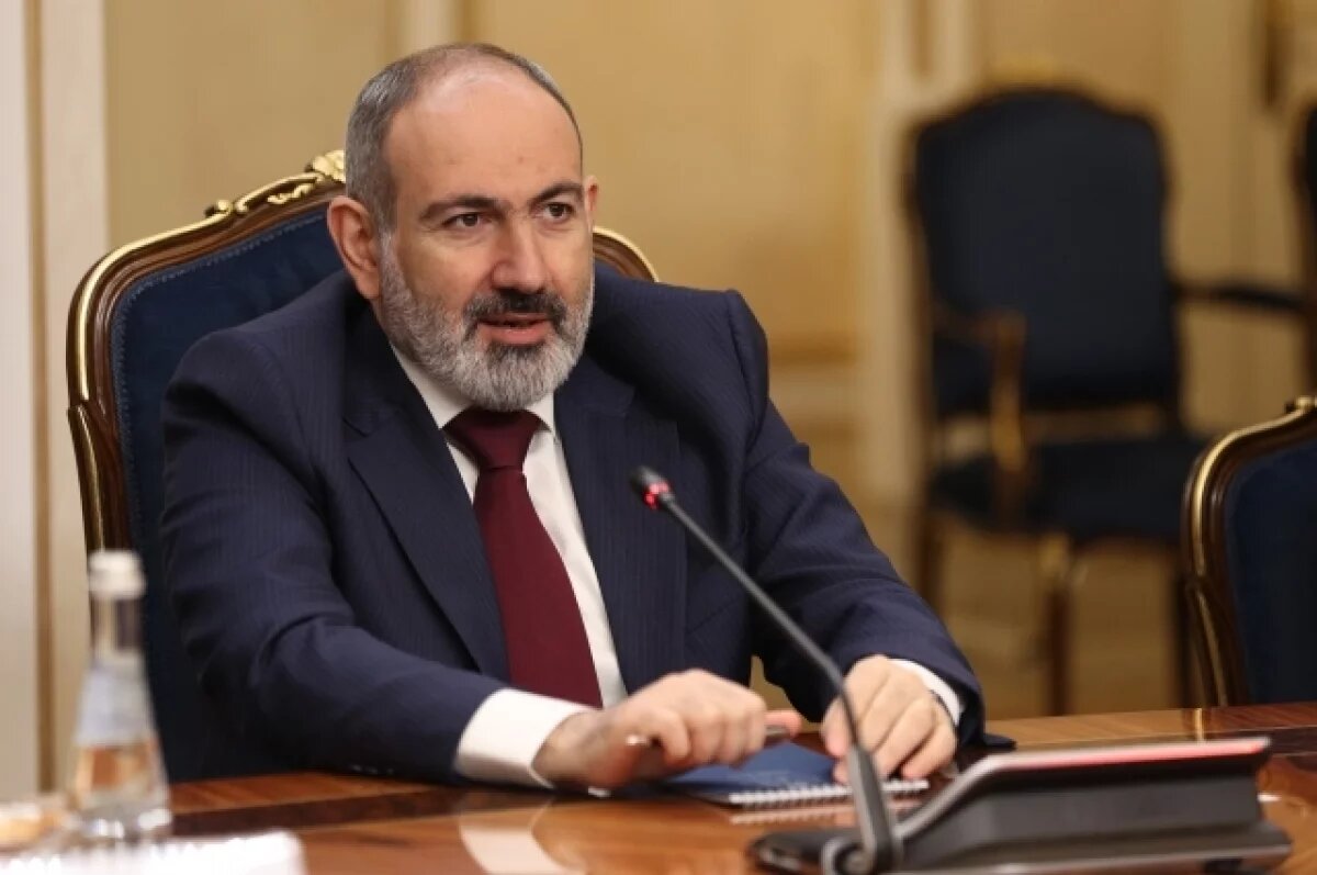    Пашинян сообщил, что Путин проинформировал его о своём визите в Баку