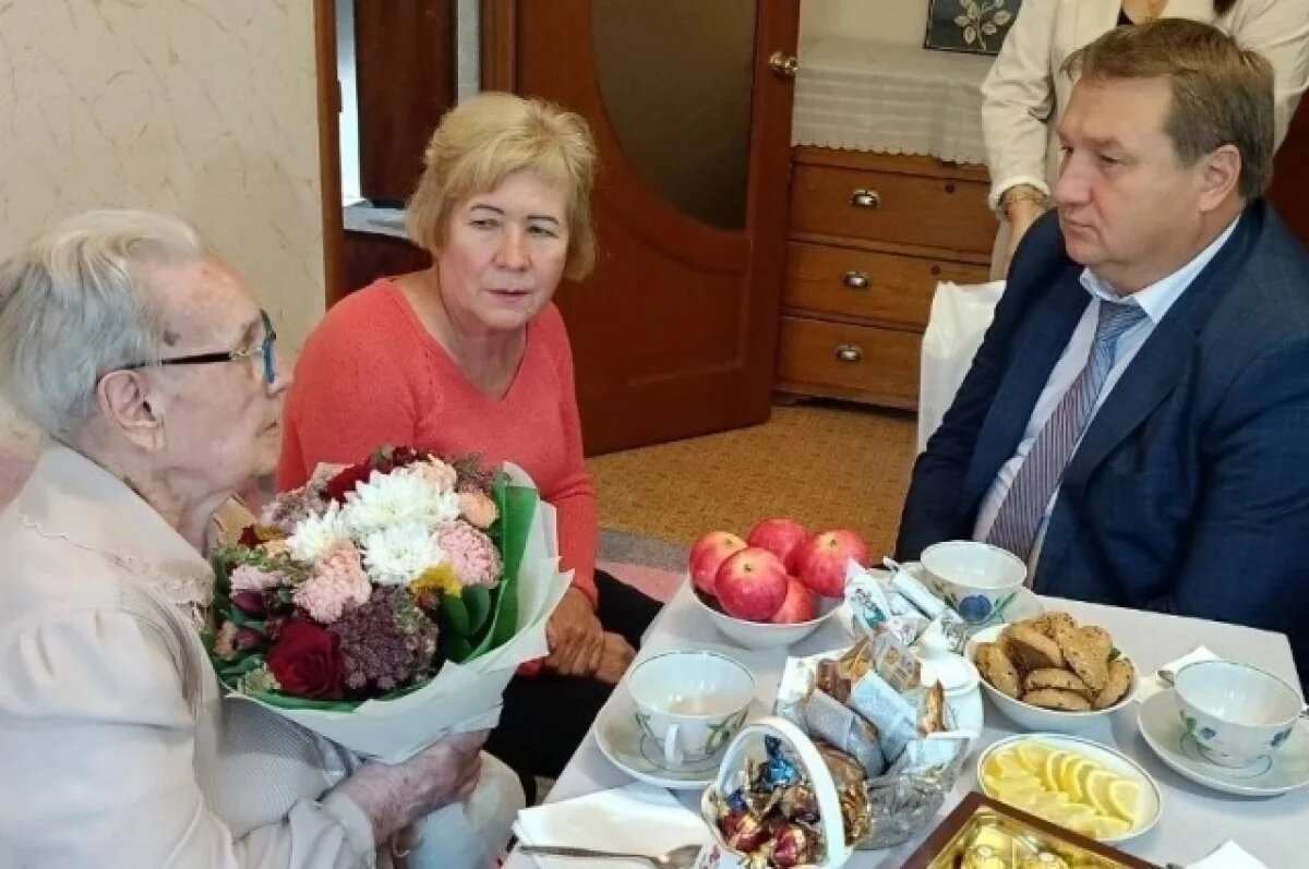   Глава Ульяновска навестил единственную в городе участницу Курской битвы