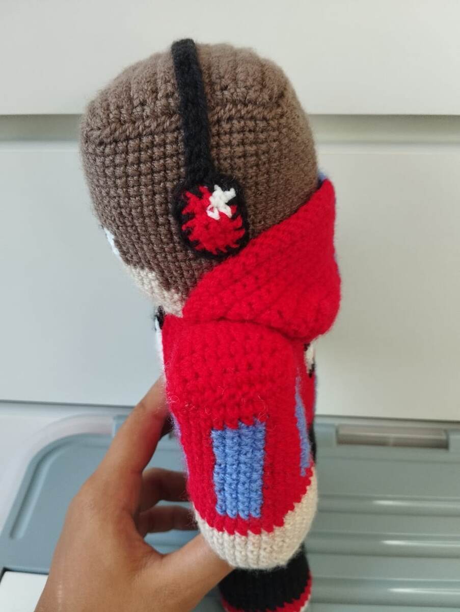 Наушники на голове.