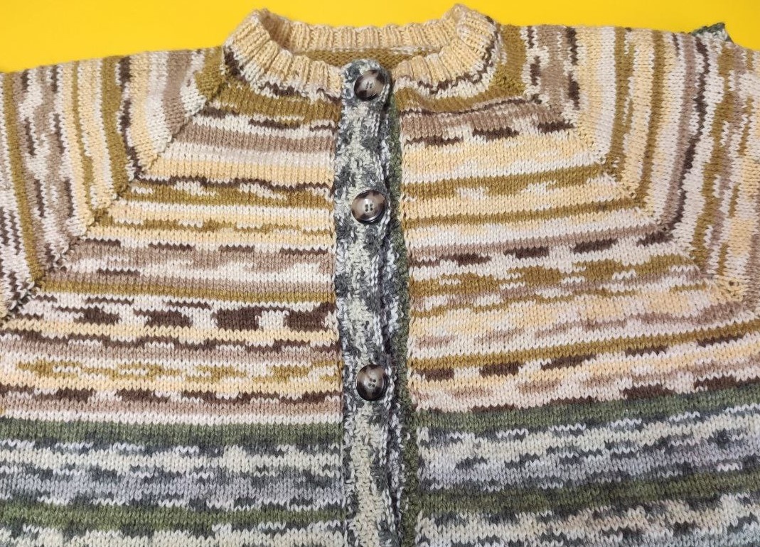 Хоть кардиган для дома, пуговицы я пришить решила красивые.