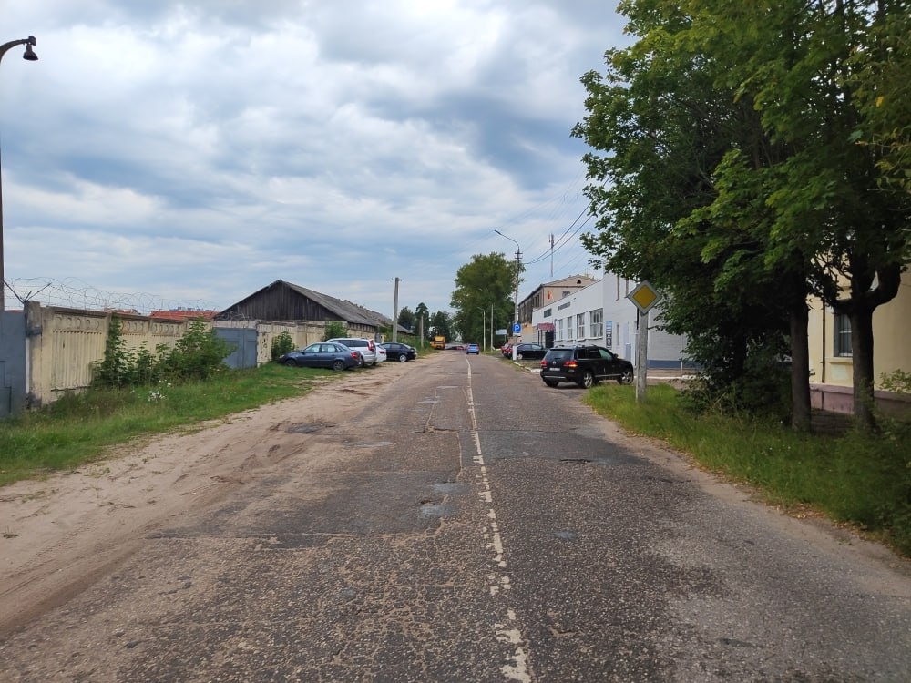 Неизвестный водитель сбил человека в Твери и скрылся с места ДТП