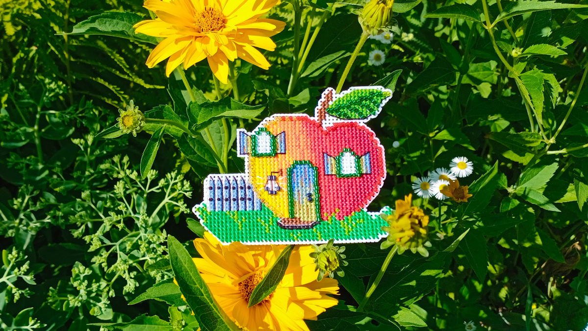 Яблочный домик, дизайнер Маргарита Шелихова 