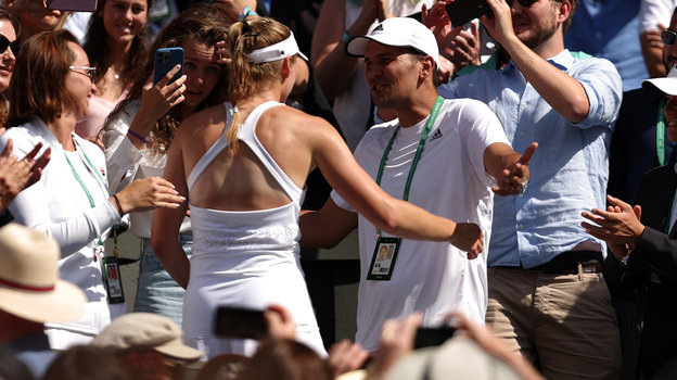    Елена Рыбакина и Стефано Вуков. Getty Images