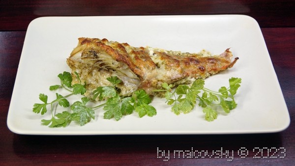 Морской окунь в сырно-сметанном соусе