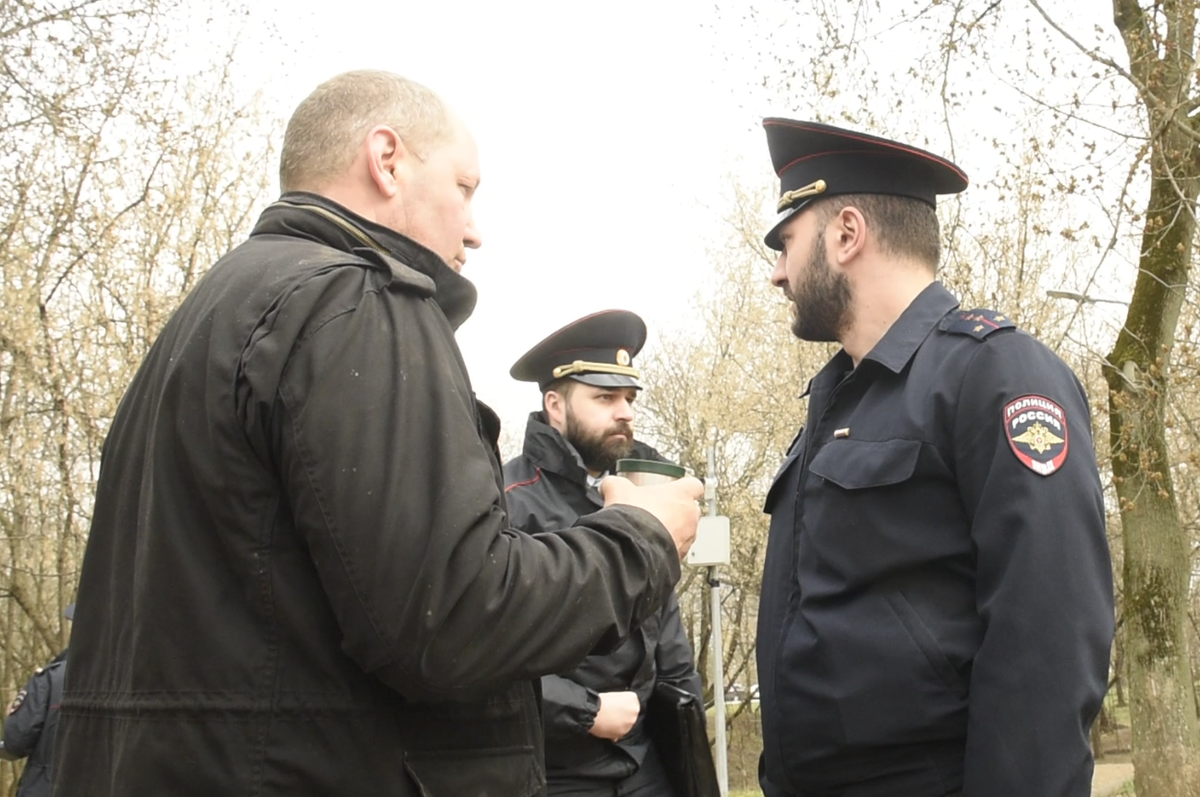 Полиция Нагатинского затона на задержании опасных преступников защищавших Крест