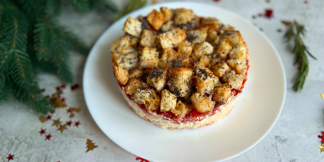 Новогодняя классика: много майонеза, слои и копчёности (всё, как мы любили)