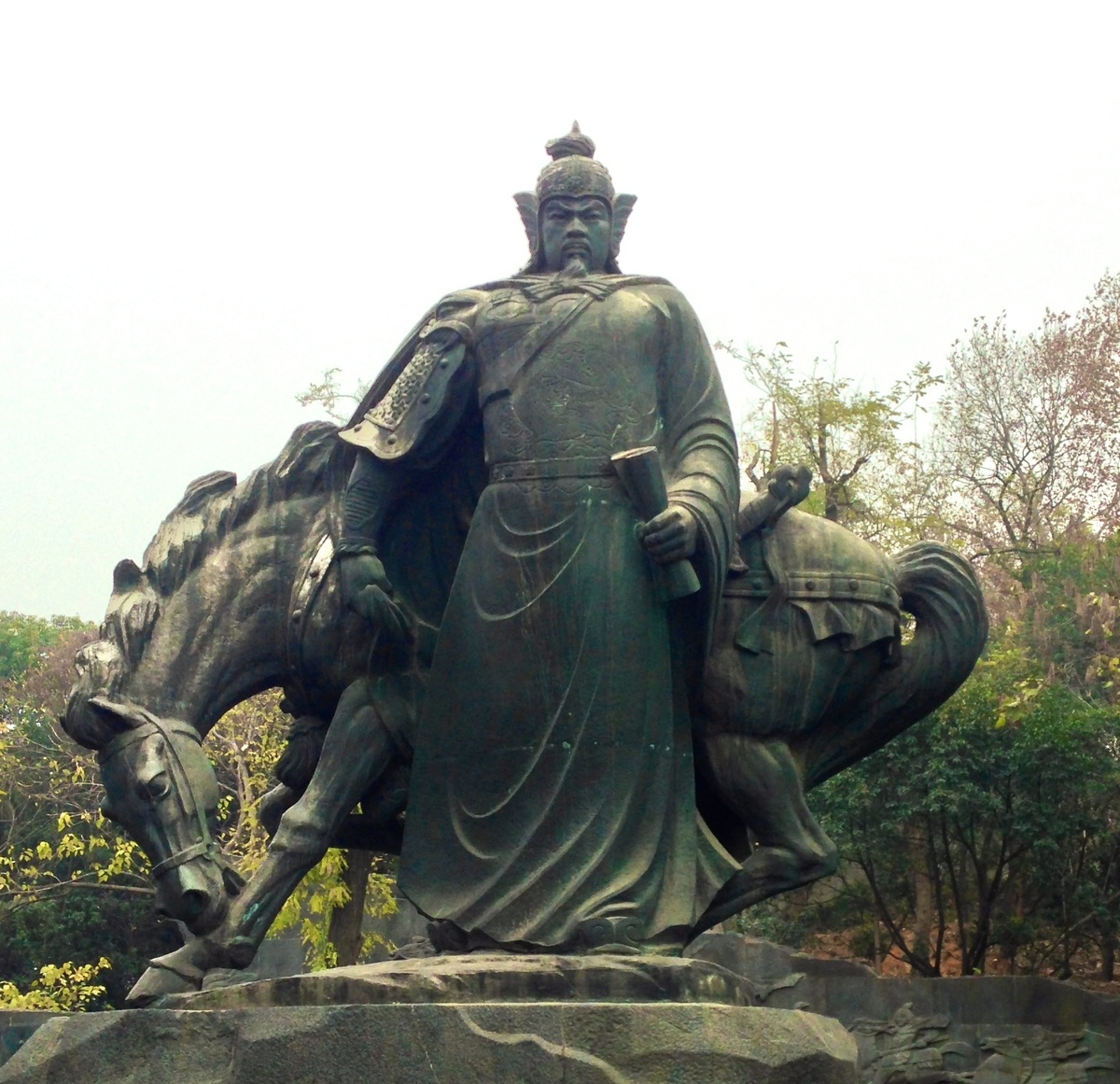 Памятник Юэ Фэю в городе Ухань в Китае.