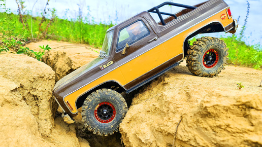 Chevrolet K5 Blazer RC CAR Тюнинг и тест драйв FMS FCX10 Салон, водитель и новые колеса