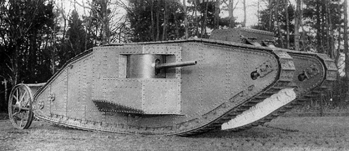 Первый в мире серийный танк Mark I. Фотография в свободном доступе.