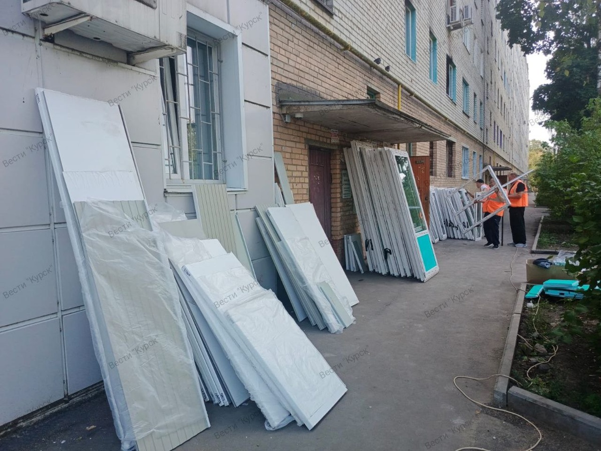    В Курске продолжают ремонтировать пострадавший от атаки ВСУ многоквартирный дом