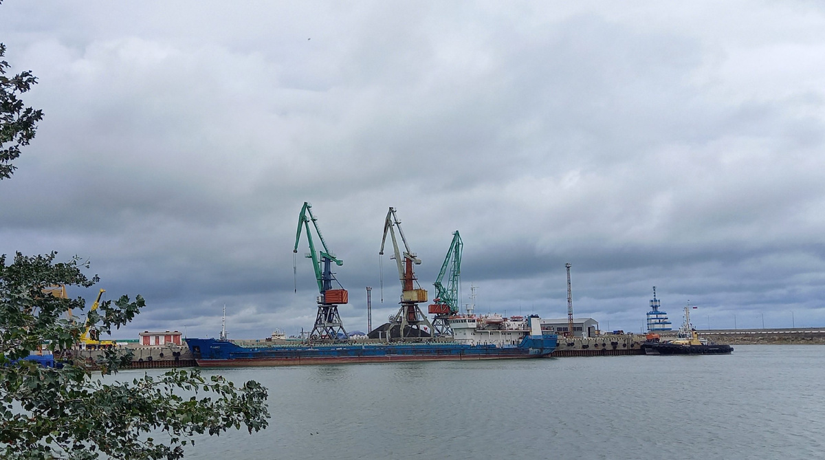 Махачкалинский морской торговый порт. Источник - https://mmport.ru/