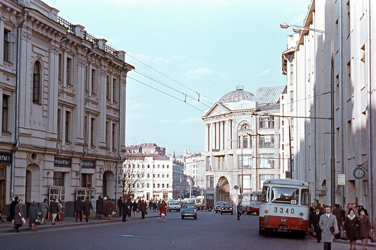 Открый источник. Пл. Ногина, ныне Китай-город.