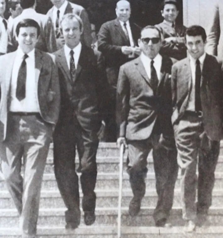 Леджо выходит из здания суда