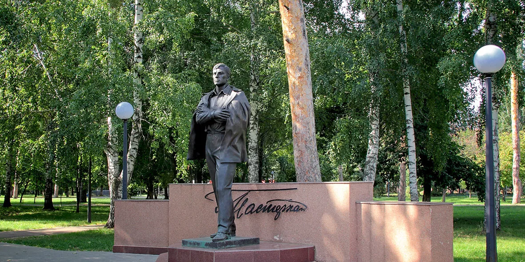 Город, который был селом с название Чистое Поле, а еще приютом для Союза писателей СССР. Чистополь.