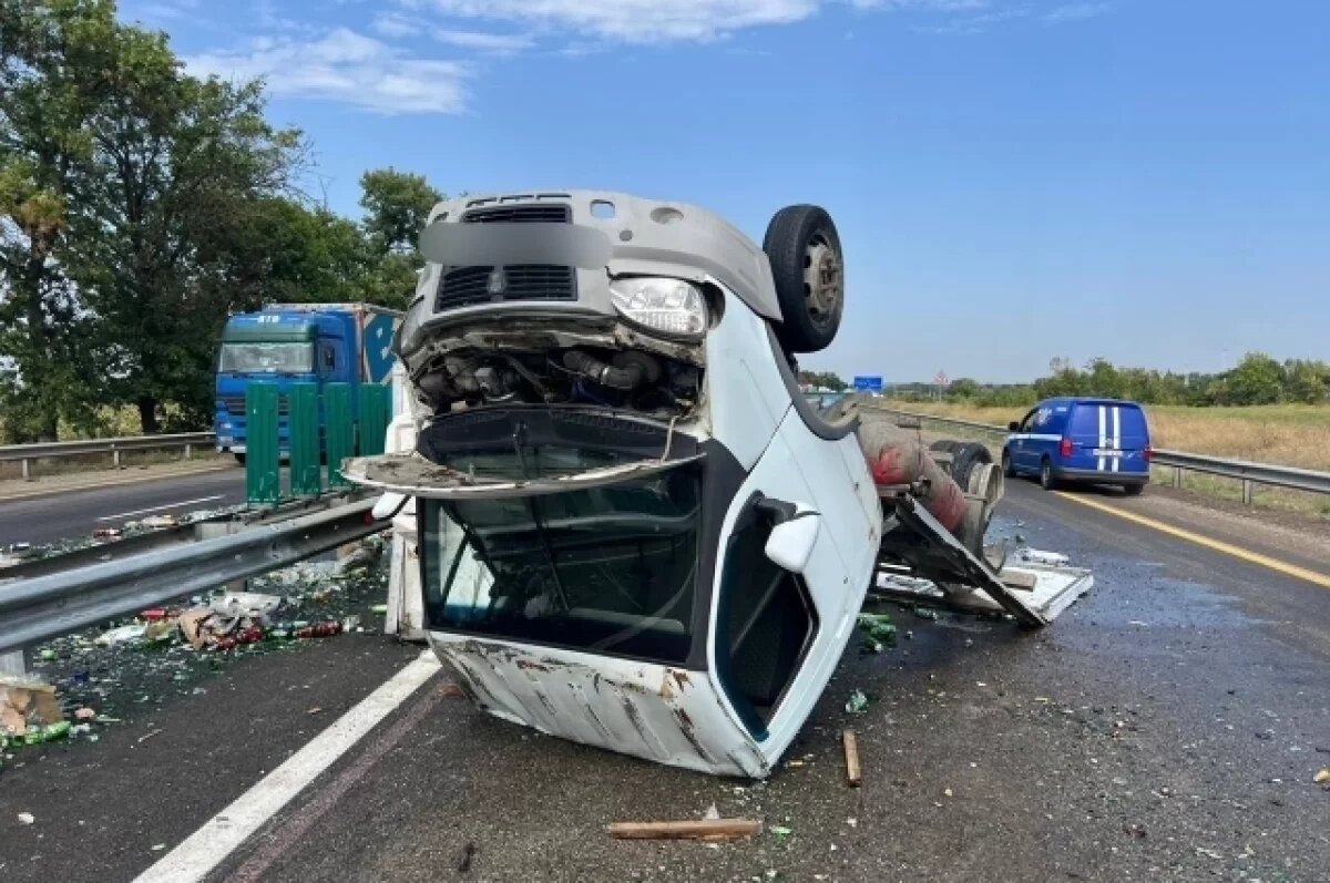    Грузовик с пивом перевернулся в Краснодарском крае