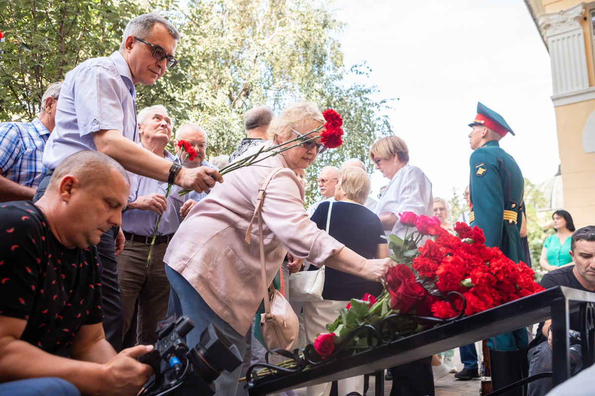  Сегодня исполнилось 100 лет со дня рождения Максима Матвеевича Загорулько – первого ректора ВолГУ, выдающегося ученого-экономиста, участника Великой Отечественной войны, героя Сталинградской битвы-5-2