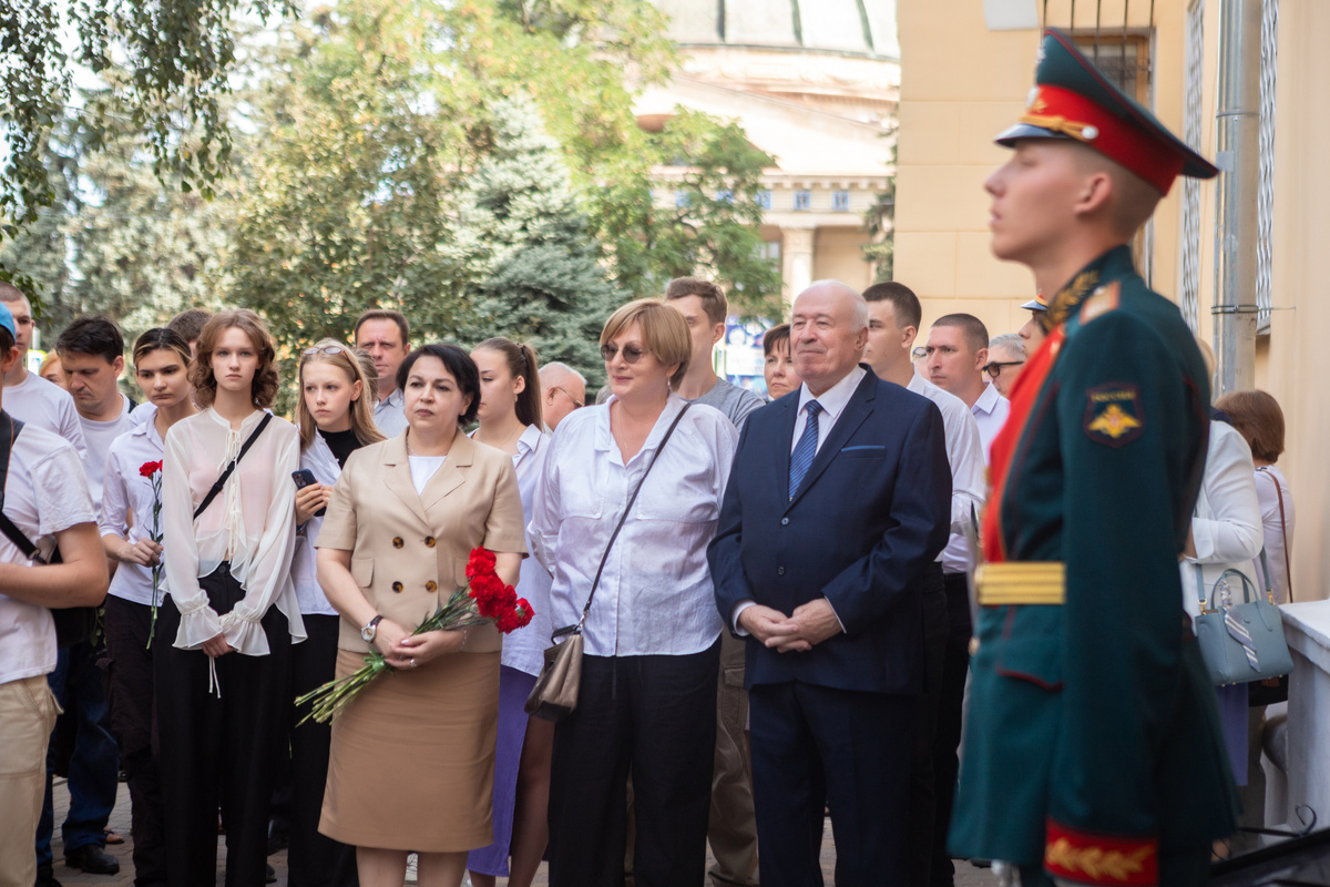  Сегодня исполнилось 100 лет со дня рождения Максима Матвеевича Загорулько – первого ректора ВолГУ, выдающегося ученого-экономиста, участника Великой Отечественной войны, героя Сталинградской битвы-8