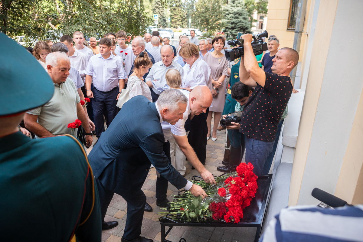  Сегодня исполнилось 100 лет со дня рождения Максима Матвеевича Загорулько – первого ректора ВолГУ, выдающегося ученого-экономиста, участника Великой Отечественной войны, героя Сталинградской битвы-6-5