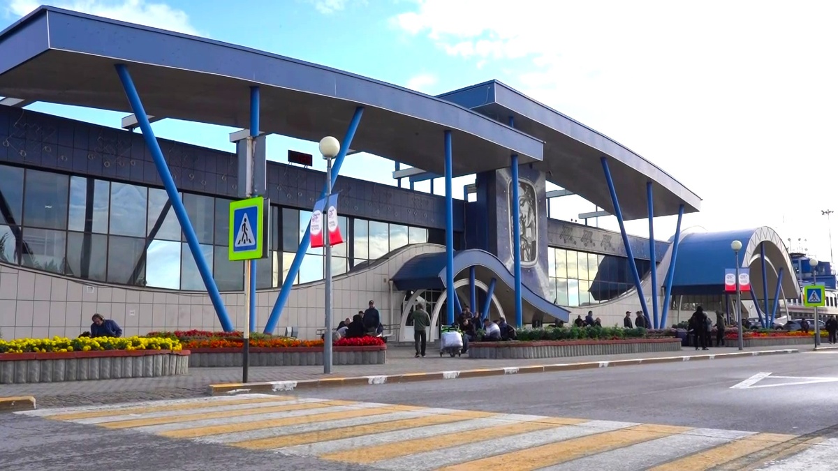    Почти 100 тысяч человек вылетели за границу из аэропорта Сургута