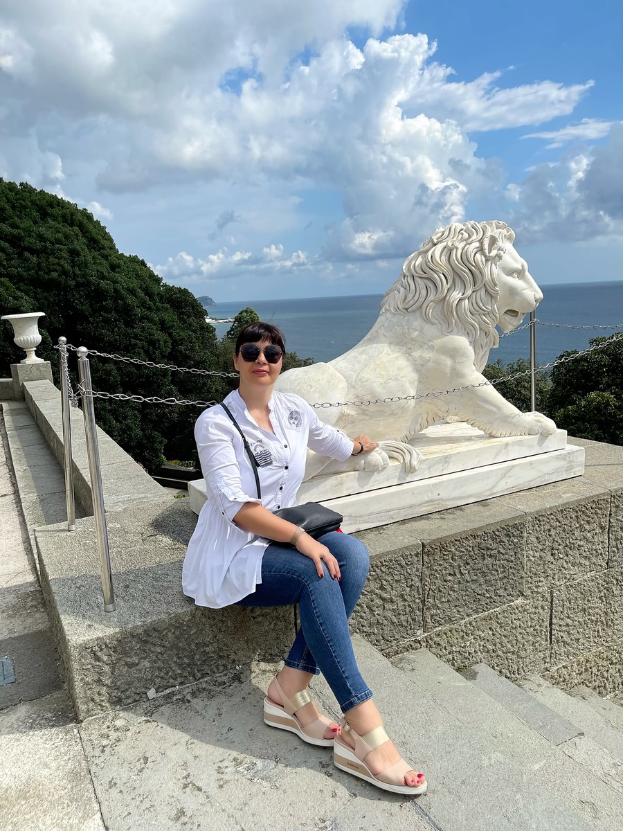 На территории Воронцовского дворца.