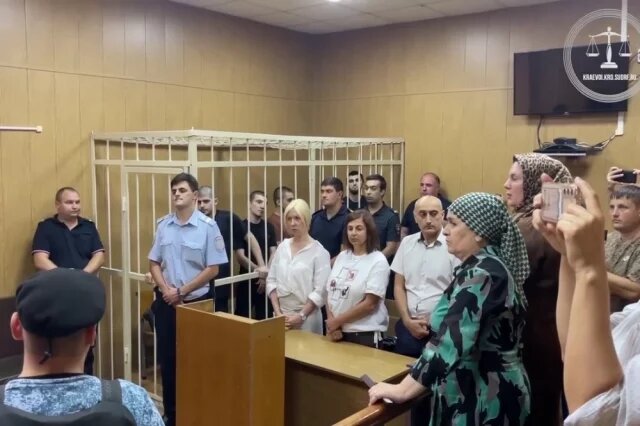    Какие сроки дали первым пяти участникам беспорядков в аэропорту Махачкалы?
