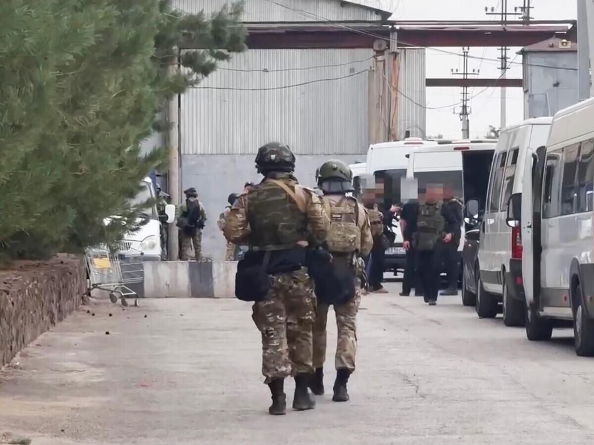    Сотрудники Росгвардии у ИК-19 в Волгоградской области© Росгвардия