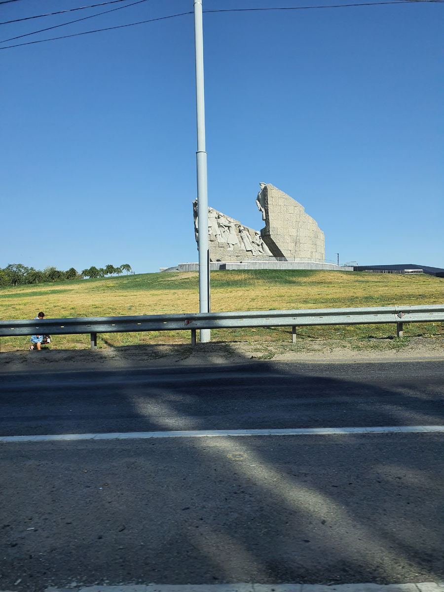 Мемориал на Самбекских высотах, по дороге Таганрог-Мариуполь