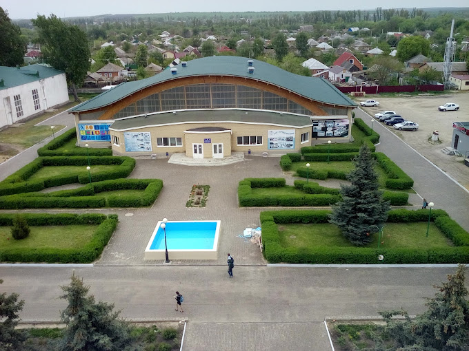  ...который построили в сл. Кашары Ростовской области, Красавец - игровой зал, благоустроенная территория,  зрительские трибуны, тренажерный зал, медицинский кабинет, кабинеты для персонала и многое другое...