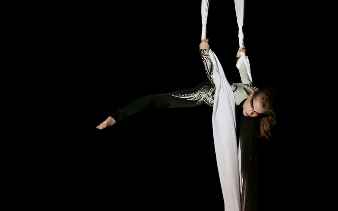 На съемки шоу «Лучше всех» на Первом канале Алису пригласили без кастинга