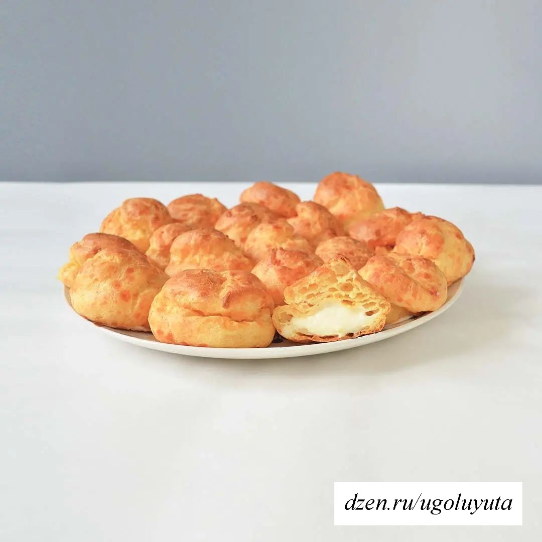 Сырные гужеры с соусом бешамель