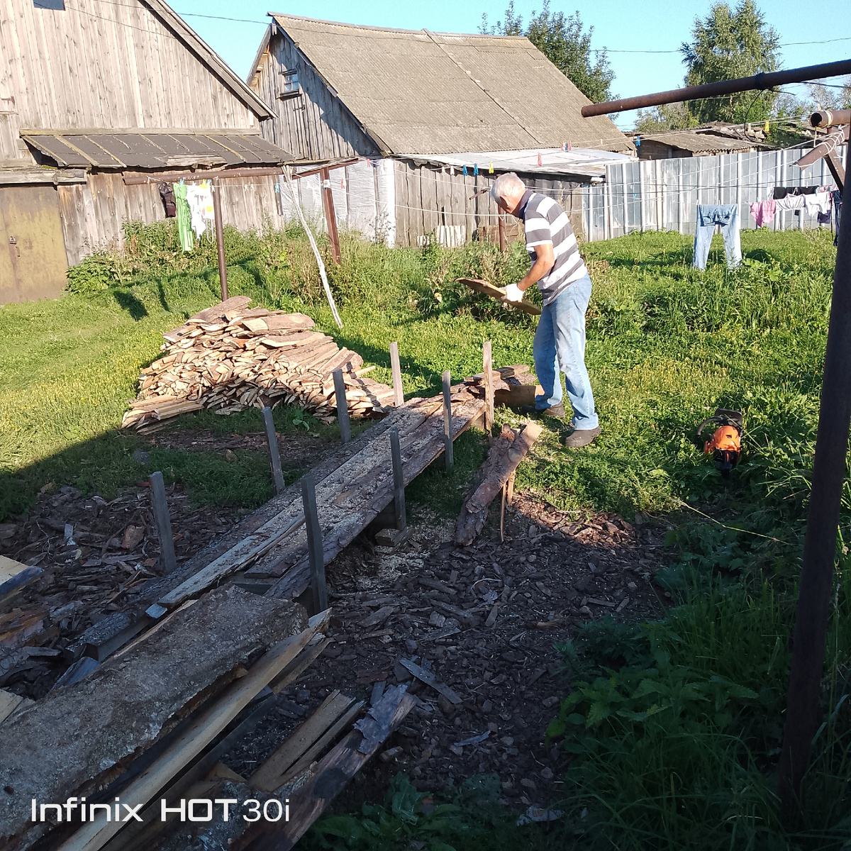 Иваныч дровами занимается. 