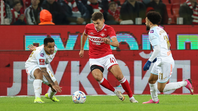    Педро, Роман Зобнин и Клаудиньо.Александр Федоров