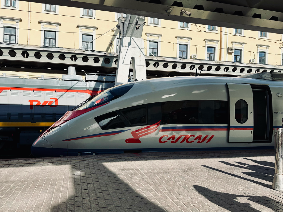 Просто фотка «Сапсана» на Московском вокзале. Эх, лучше бы я на него билеты купила!