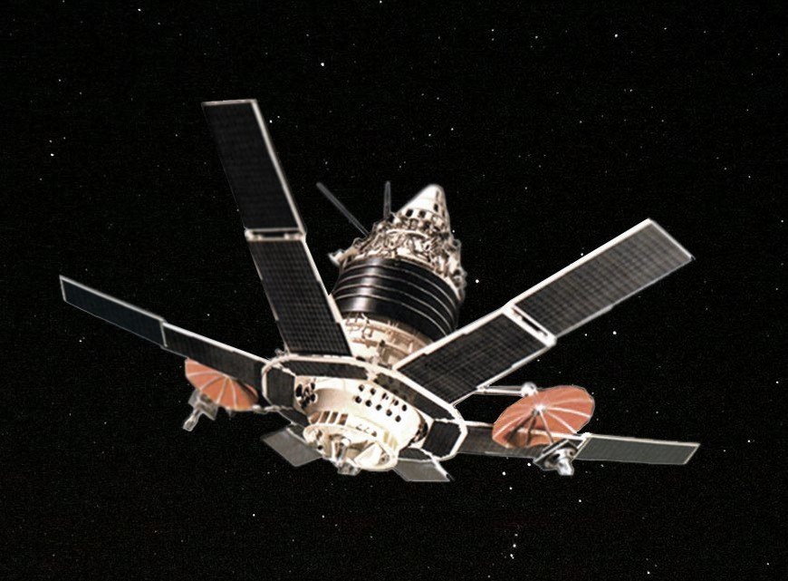 Советский спутник связи «Молния-1», источник: https://rostec.ru/news/kak-eto-rabotaet-sputnikovaya-svyaz/