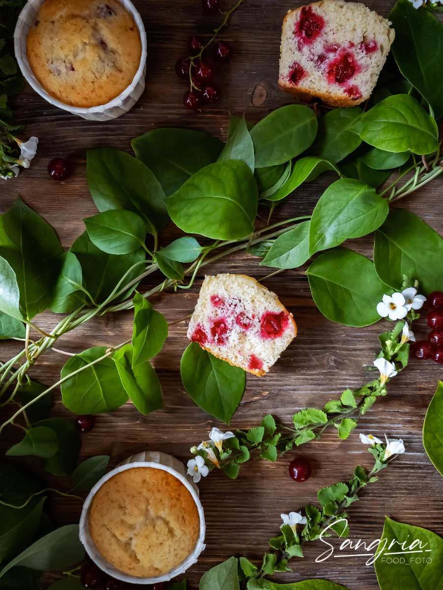 Кексы с красной смородиной 