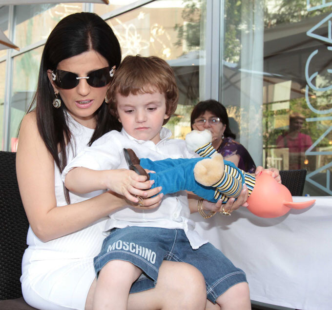 Диана Гурцкая с маленьким сыном