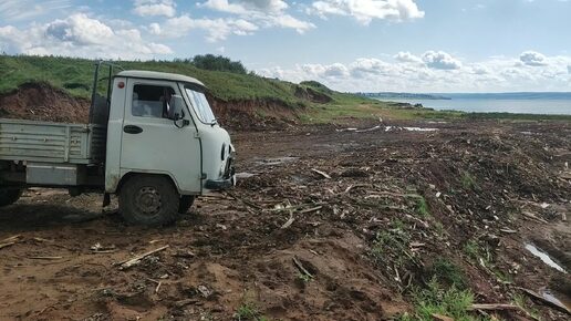 Простые радости деревни.Решили поискать дрова.